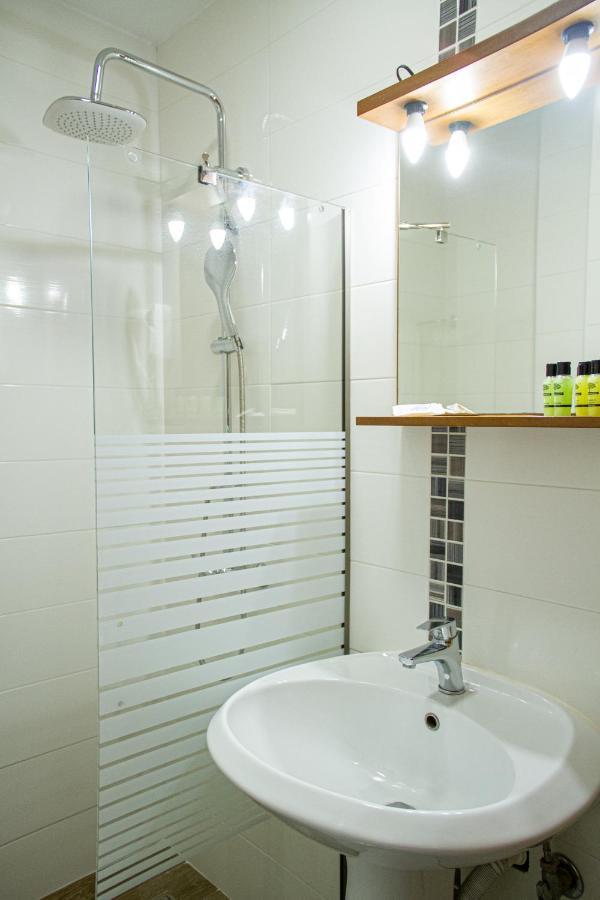 Hotel Rodon ปาราเลียกาเตอรีนิส ภายนอก รูปภาพ